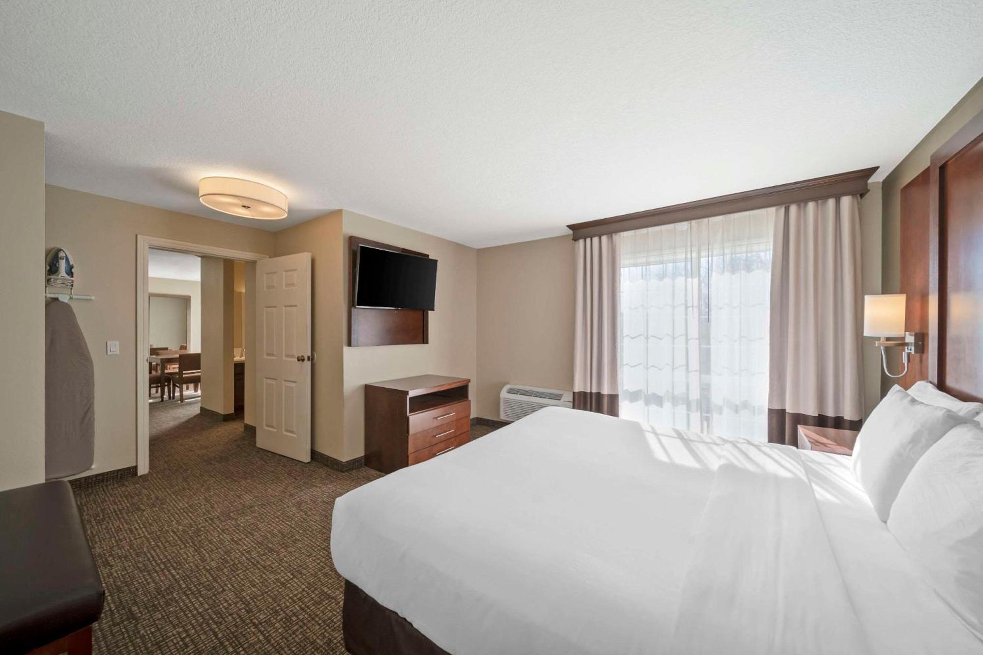 Comfort Suites Red Bluff Near I-5 Bagian luar foto