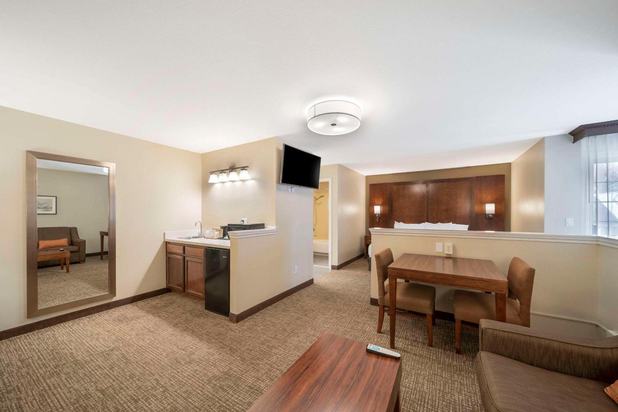 Comfort Suites Red Bluff Near I-5 Bagian luar foto