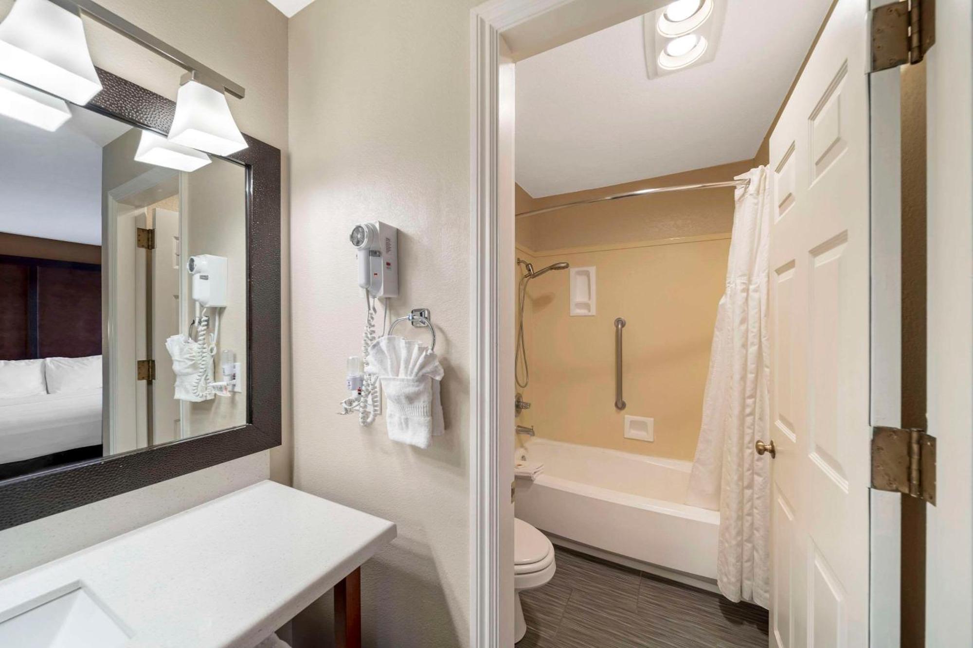 Comfort Suites Red Bluff Near I-5 Bagian luar foto