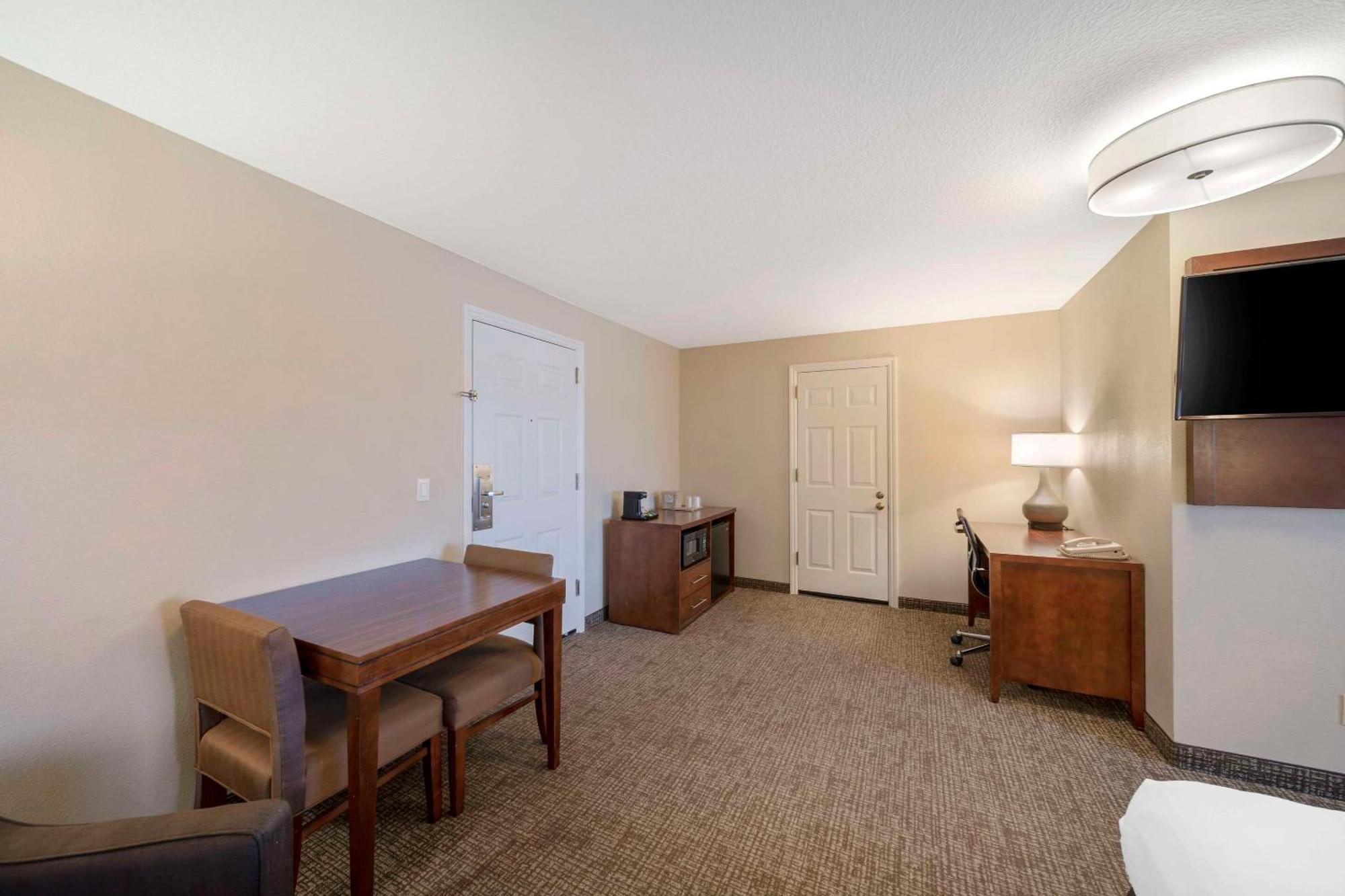 Comfort Suites Red Bluff Near I-5 Bagian luar foto