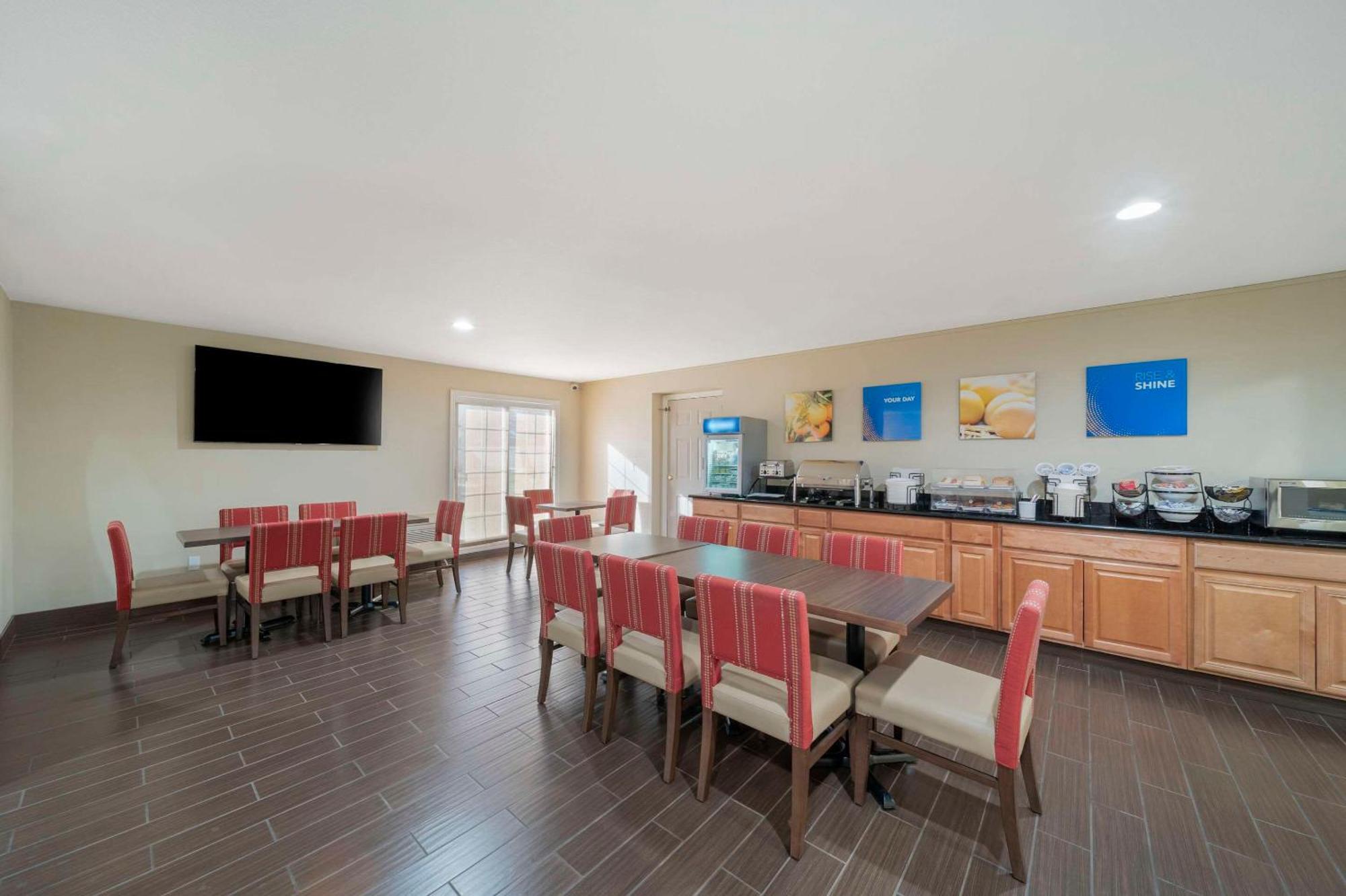 Comfort Suites Red Bluff Near I-5 Bagian luar foto