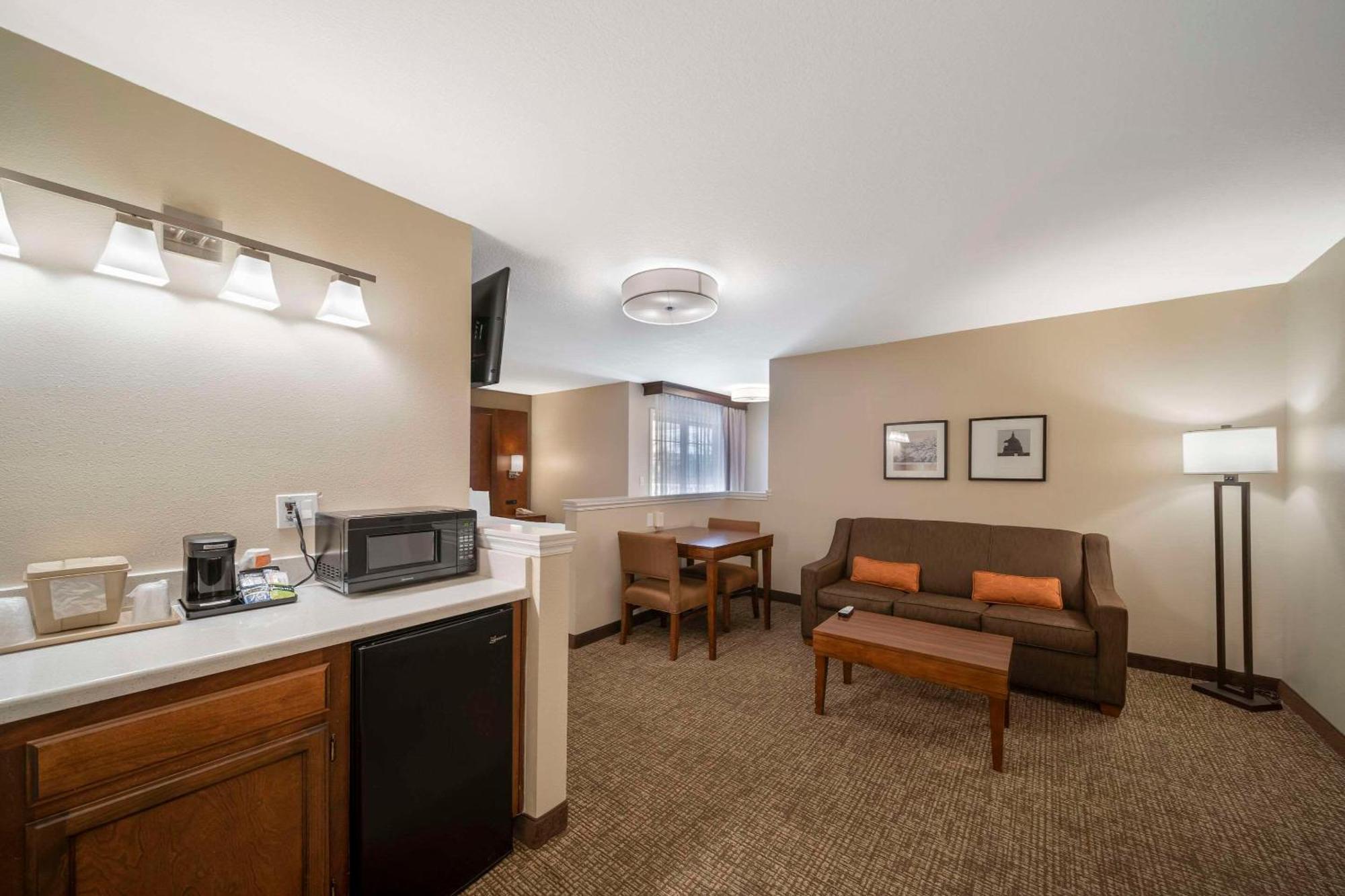 Comfort Suites Red Bluff Near I-5 Bagian luar foto
