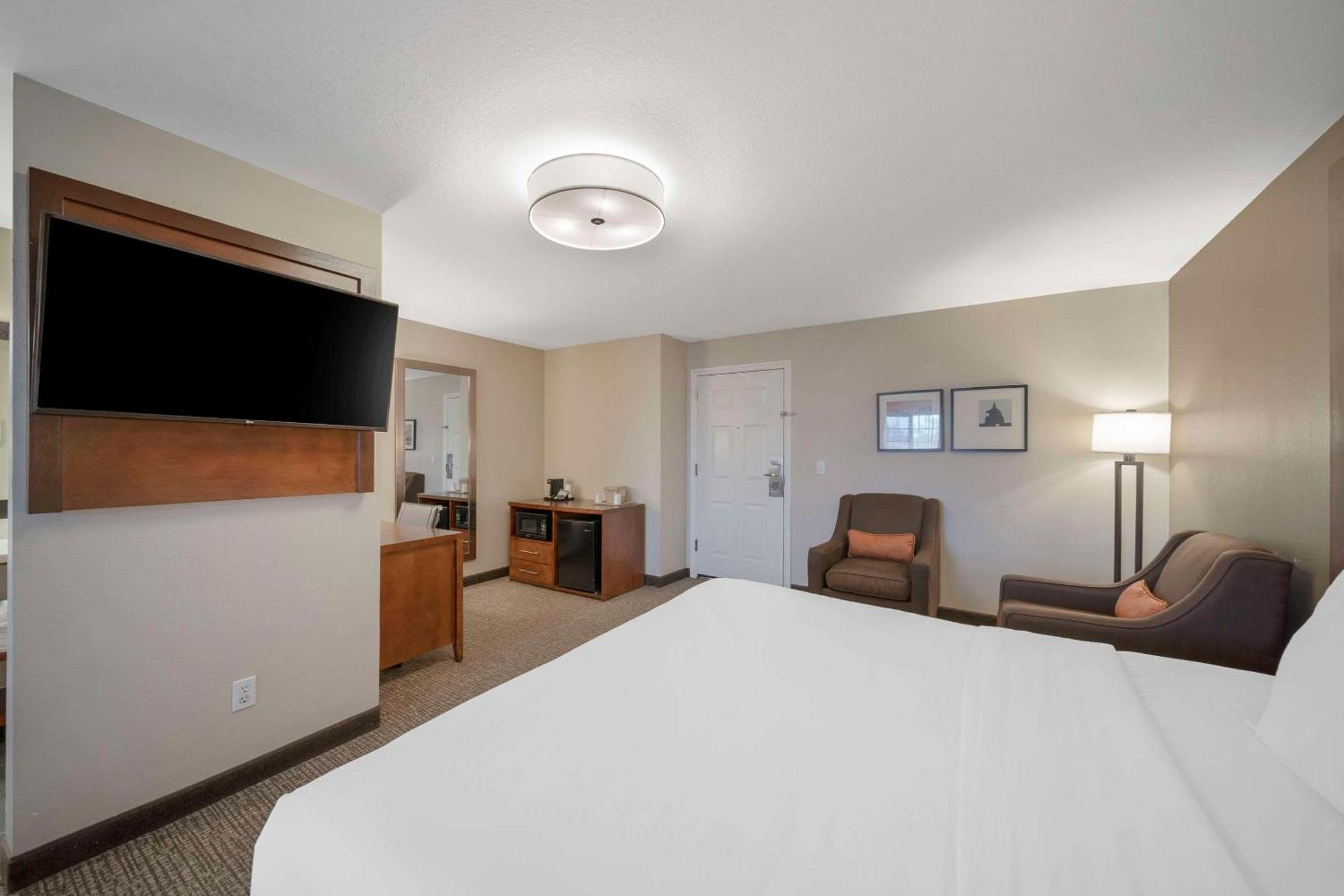 Comfort Suites Red Bluff Near I-5 Bagian luar foto